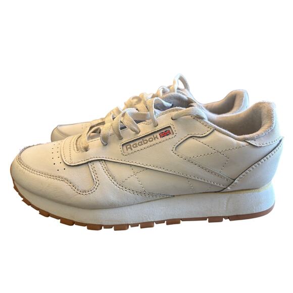 Reebok Classic Leather Athletic Shoe - White / Gum SIZE 5 - Picture 1 of 7